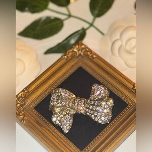 Elegan Vintage t Crystal Bow Brooch
